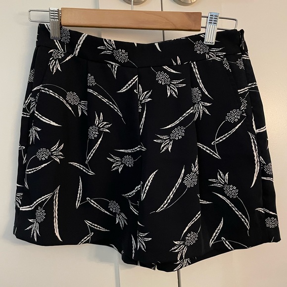 NWOT Ann Taylor Floral Pineapple Print Summer Shorts - Picture 4 of 8